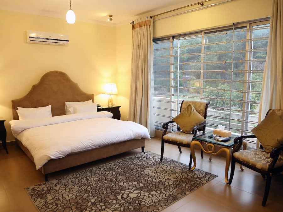 Executive Double Room | Desk, bed sheets