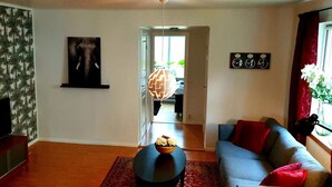 Family Apartment | Living area | 47-inch LED TV with digital channels, TV, toys - Landvetter By 10 min till flygplatsen (Landvetter)