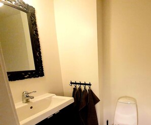 Family Apartment | Bathroom | Towels, soap, toilet paper - Landvetter By 10 min till flygplatsen (Landvetter)
