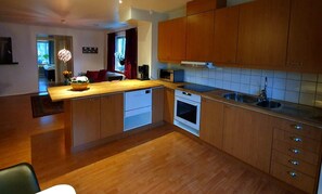 Apartemen Keluarga | Dapur pribadi | Mesin pembuat kopi/teh dan ketel listrik