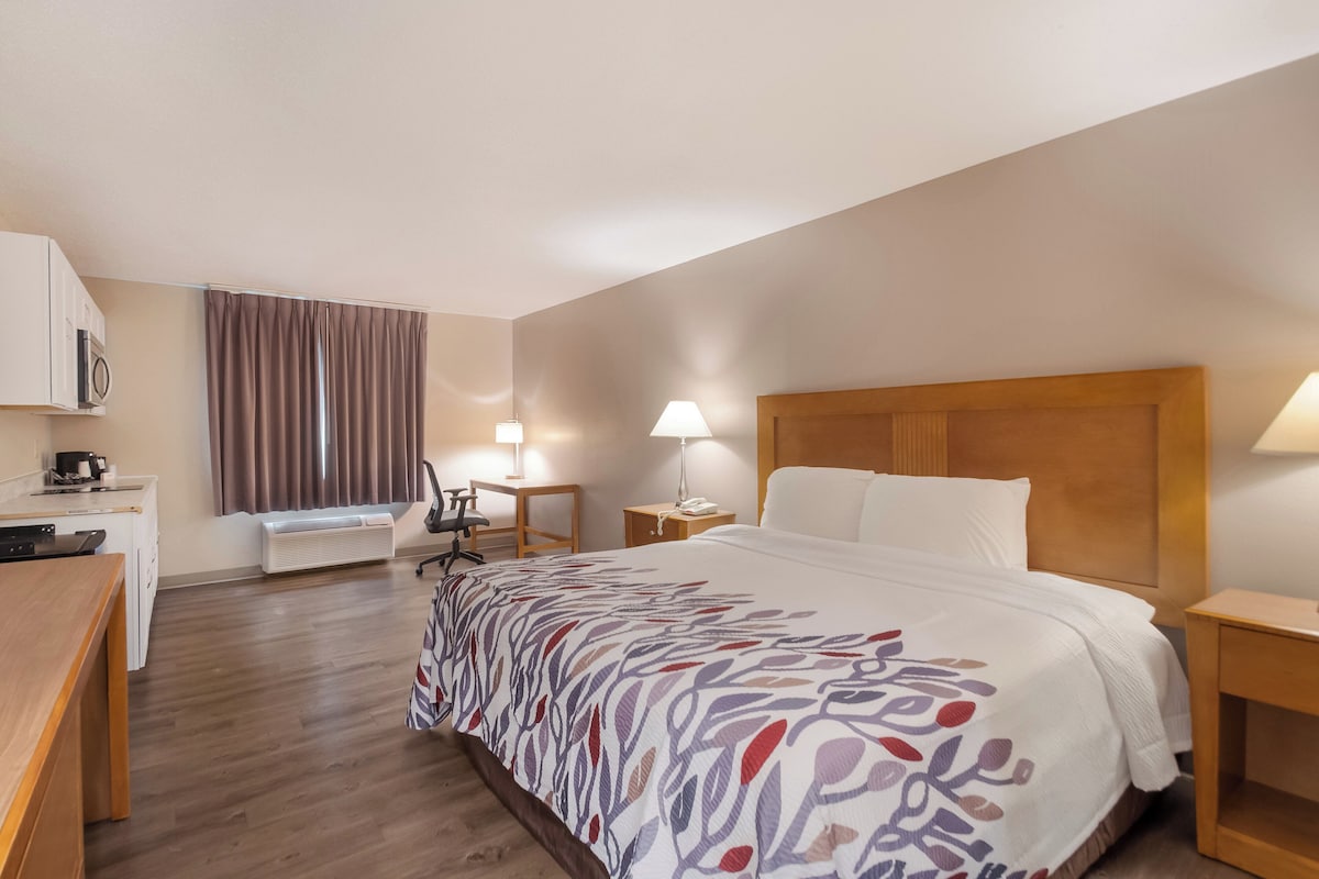 Chambre Supérieure, 1 très grand lit, non-fumeurs, coin cuisine | Bureau, espace de travail pour ordinateur portable, rideaux occultants