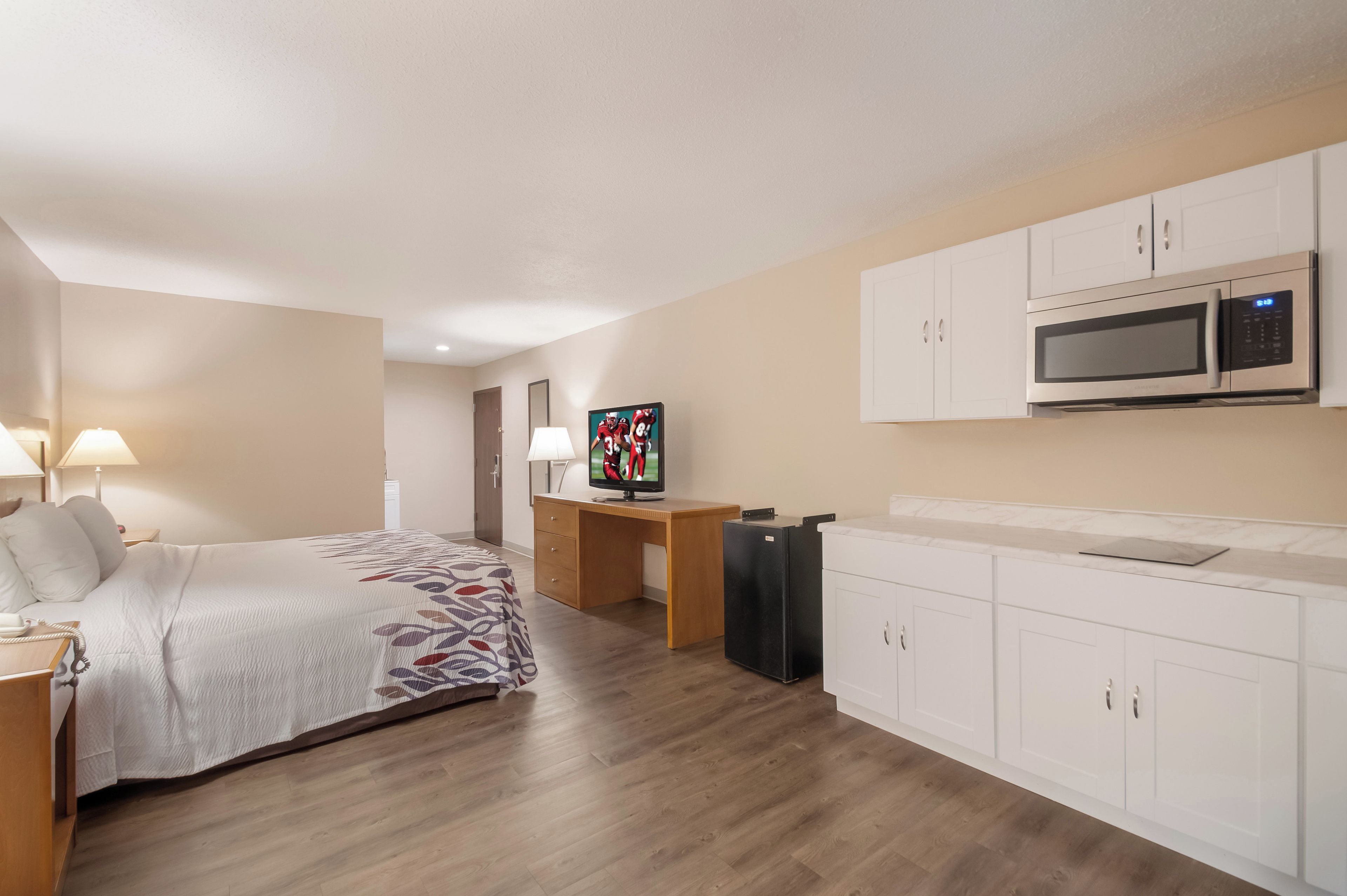 Superior Room, 1 King Bed, Non Smoking, Kitchenette | Desk, laptop workspace, blackout drapes, iron/ironing board