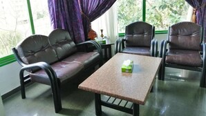 Interior - Vermer Tabarja (Kfar Yassine)