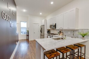 Fridge, microwave, oven, stovetop - Hillsboro Retreat | Luxe Comfort + Private Terrace (Nashville)
