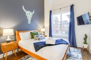 4 bedrooms, desk, iron/ironing board, travel crib