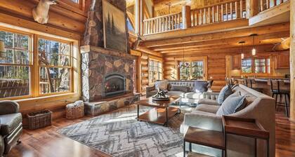 Experience Fireside Retreat, a comfortable and secluded log home in Breckenridge, Hot Tub