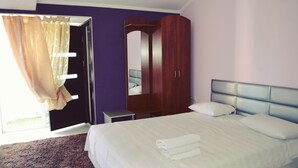 In-room safe, WiFi (free) - Gold Lion (Chisinau)