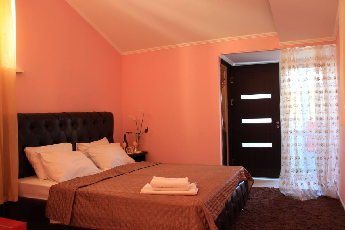 Classic Double Room | In-room safe, WiFi (free)