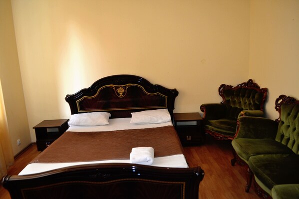 In-room safe, free WiFi - Gold Lion (Chisinau)