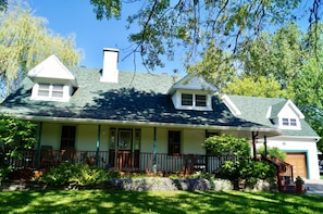 Exterior - East Eden Bed and Breakfast (Ottawa)