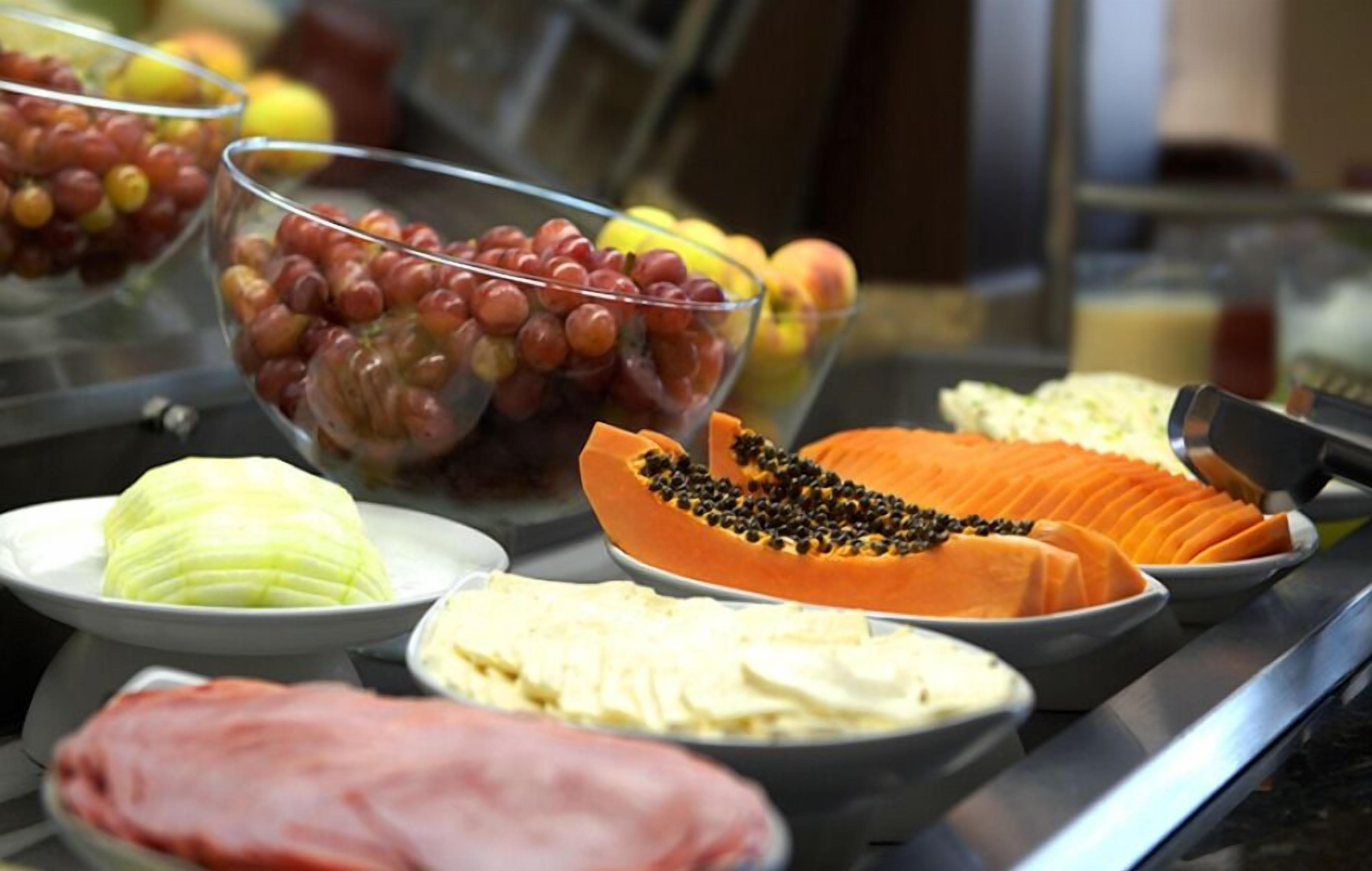 Café da manhã com buffet grátis todos os dias