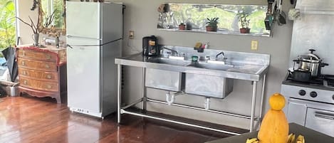 Horno, parrilla de estufa y comedor