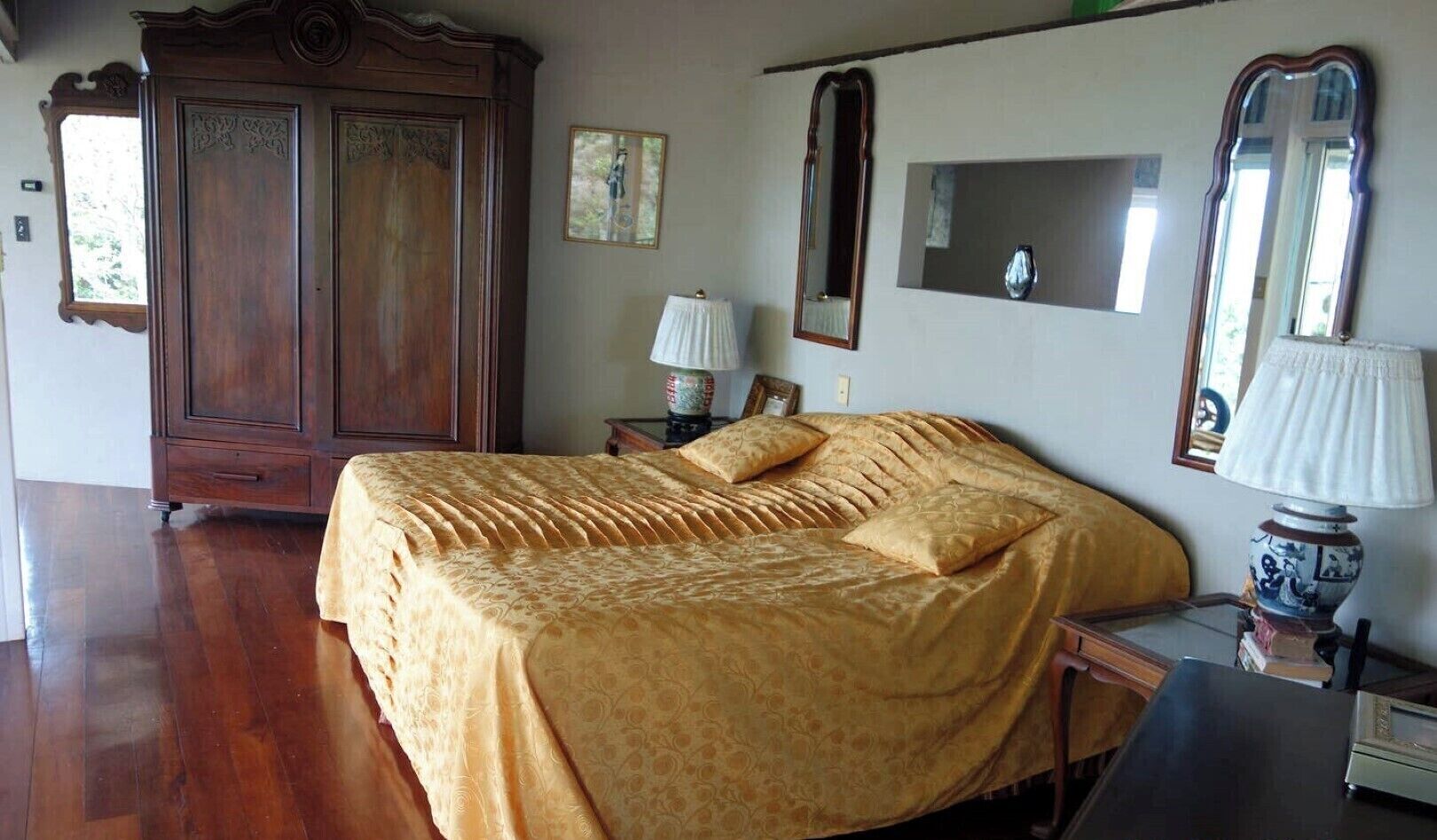 3 多间卧室、办公桌、WiFi