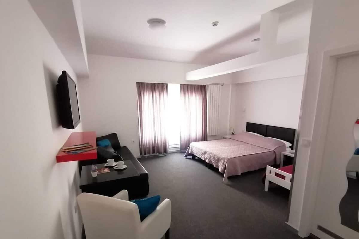 Comfort Double Room | Desk, WiFi (free), bed sheets