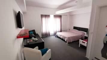 Comfort Double Room | Desk, free WiFi, bed sheets