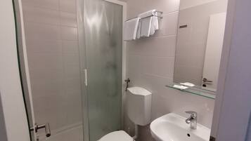 Classic Double Room | Bathroom | Towels, soap, toilet paper