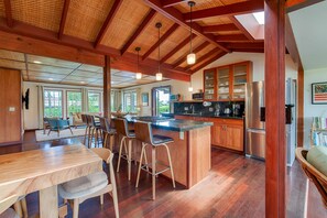 Fridge, microwave, oven, stovetop - Magnificent Mountain Views ~Near Beaches & Village (Princeville)