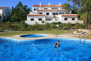 Pool - Silver Coast apartment with panoramic views at Foz do Arelho (Foz do Arelho)