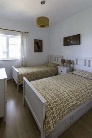 2 slaapkamers, een strijkplank/strijkijzer, reisbedje, gratis wifi