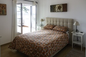 2 bedrooms, iron/ironing board, travel crib, free WiFi - Silver Coast apartment with panoramic views at Foz do Arelho (Foz do Arelho)