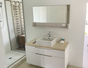 Bathtub