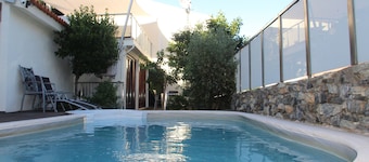 Villa with pool, 3 bedrooms, 2 bathrooms, kitchen, terrace and garden