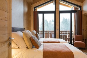 Superior Double Room, Ensuite, Mountain View (Ressachaux) - Chalet sur les Monts Morzine (Montriond)