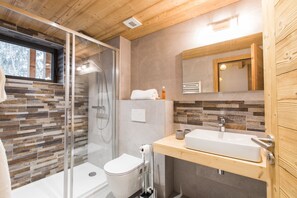 Kahden hengen huone, kylpyhuone makuuhuoneen yhteydessä (Chalune)