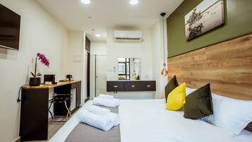 Family Suite | Hypo-allergenic bedding, free minibar, in-room safe, desk