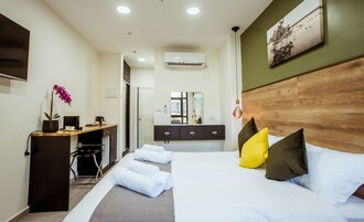 家庭套房 | 防过敏的被褥、迷你吧（备有免费物品）、客房内保险箱、办公桌