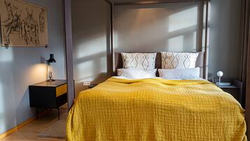 Schreibtisch, Reisekinderbett, kostenloses WLAN, Bettwäsche