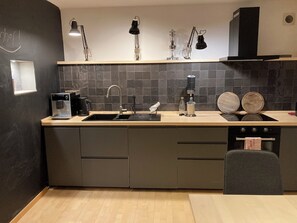 Refrigerador, horno, parrilla de estufa y lavavajillas 