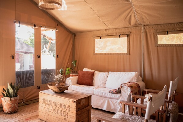 Smart TV, fireplace - Charming house in nature with a private pool (Koppom)