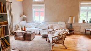 TV, fireplace - Charming house in nature with a private pool (Koppom)