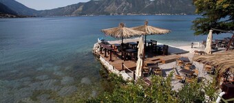 The house with a large garden, only 30 m from the beach