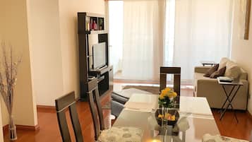 LCD TV, Netflix, streaming services