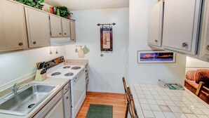 Private kitchen - Mountain Shadows #f02 (Mammoth Lakes)