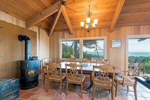 Casa, várias camas (D & R's Cliff Dwelling Paradise) | Cozinha privada | Geladeira, micro-ondas, cooktop, lava-louças