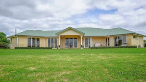 Front of property - Country House B&B (Waimate North)