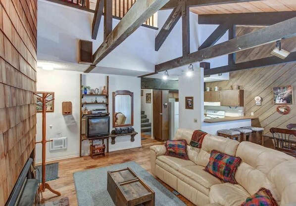 Condo, Multiple Beds (Bigwood #039) | Living room