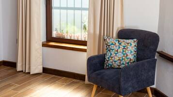 Deluxe-Dreibettzimmer | Hochwertige Bettwaren, schallisolierte Zimmer, kostenloses WLAN