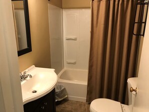 Combined shower/tub, towels, soap, shampoo