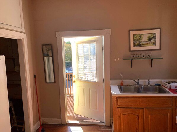 Interior - Charming spot in Victorian house among the mossy oaks! (Brunswick)