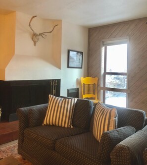 Kondominium, 1 Tempat Tidur King dengan tempat tidur Sofa (Aspen Creek #114) | Ruang keluarga