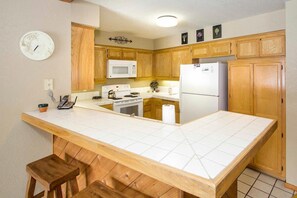 Private kitchen - Snowcreek #631 (Mammoth Lakes)