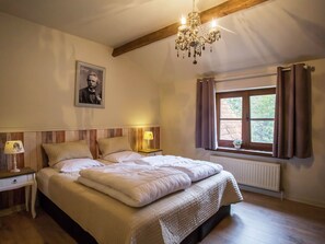 House | 7 bedrooms, individually furnished - Holiday Home in Alveringem Near Coast (Alveringem)