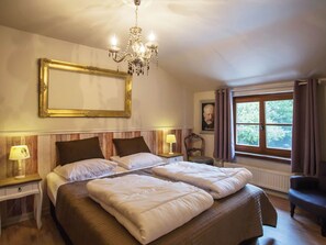 House | 7 bedrooms, individually furnished - Holiday Home in Alveringem Near Coast (Alveringem)