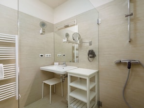 Apartment | Bathroom | Shower, towels - Luxurious Apartment Near Lutzmannsburg Thermal Baths (Lutzmannsburg)