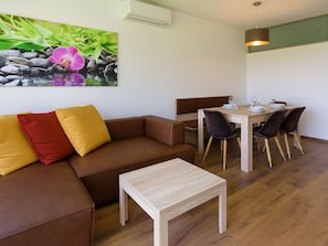Living room - Apartment in Lutzmannsburg With Pool, Roof Terrace, Garden (Lutzmannsburg)