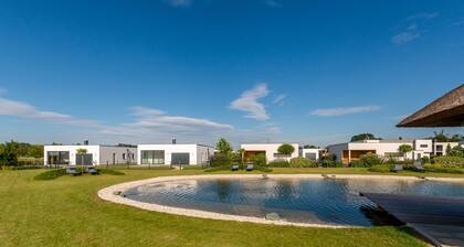 Gorgeous Apartment With Swimming Pool, Roof Terrace, Garden